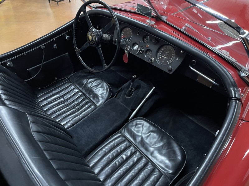 Jaguar XK140 Roadster rouge – Intérieur 4