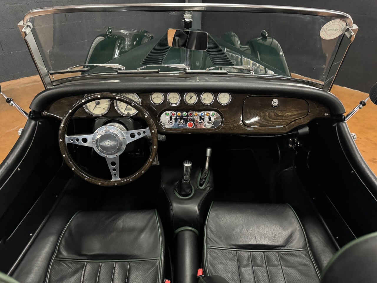 Voiture Miniature Morgan Plus Eight Rouge – Échelle 1/43, Marque Cararama