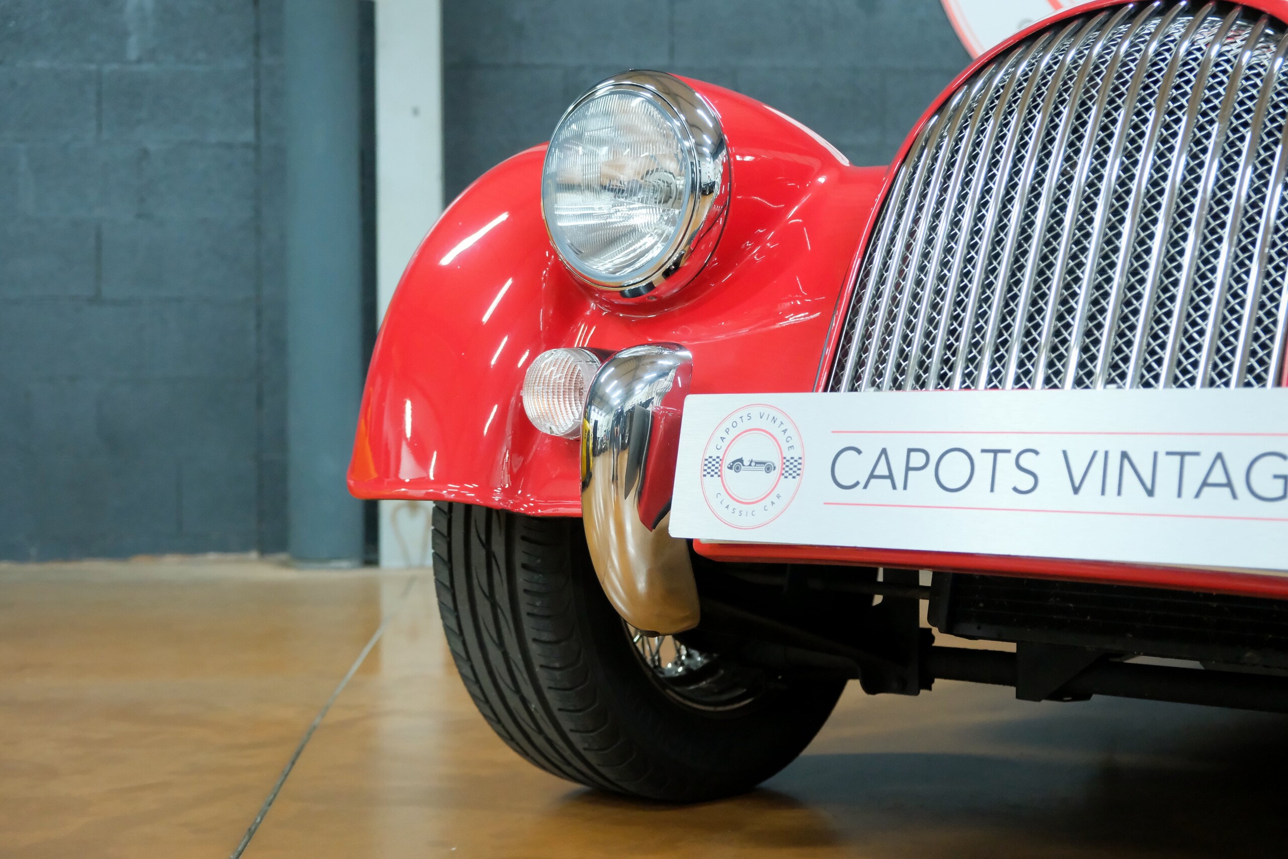 MORGAN PLUS 4 SPORT RED | CAPOTS VINTAGE 11