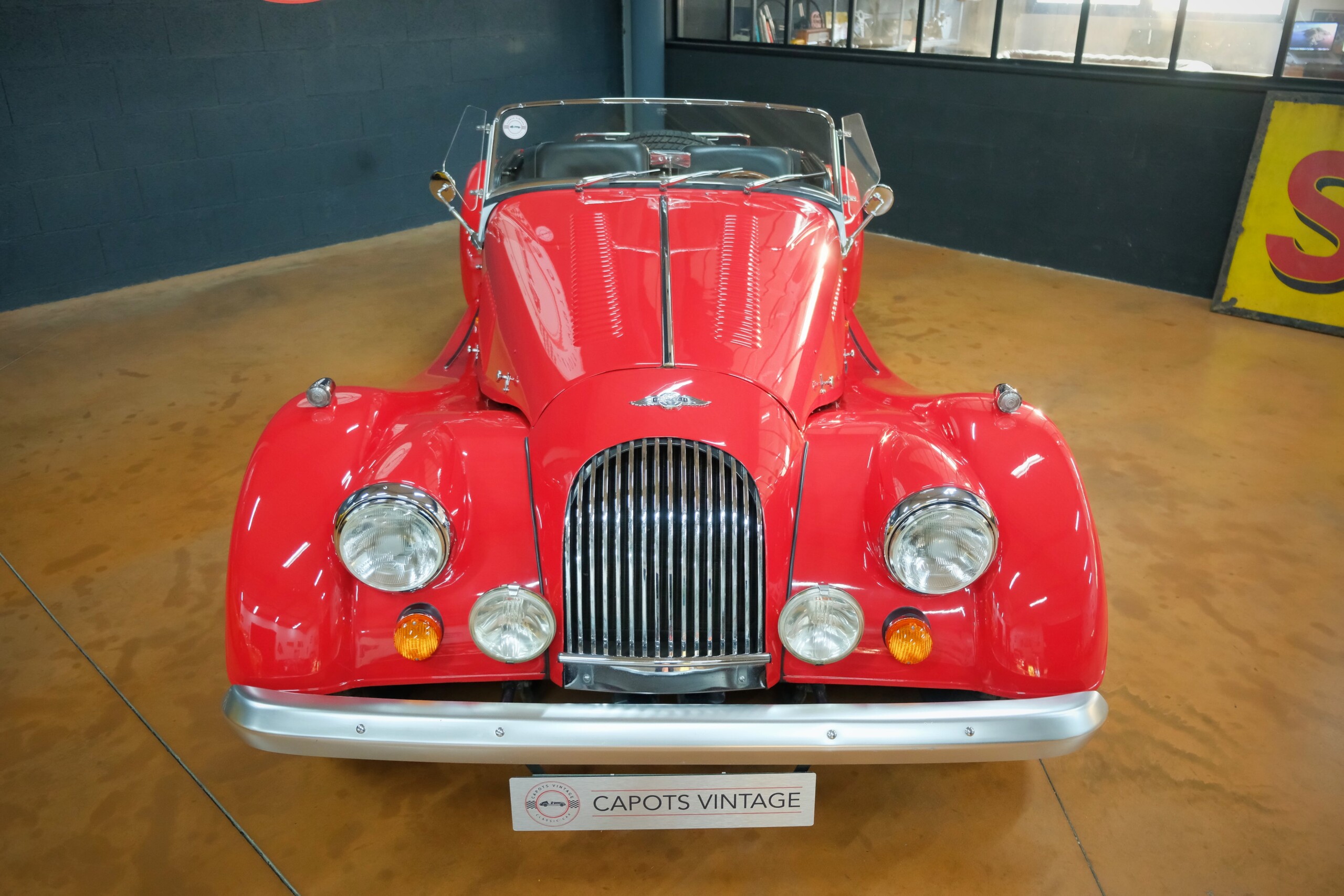 MORGAN PLUS 8 SPORT RED | CAPOTS VINTAGE 14