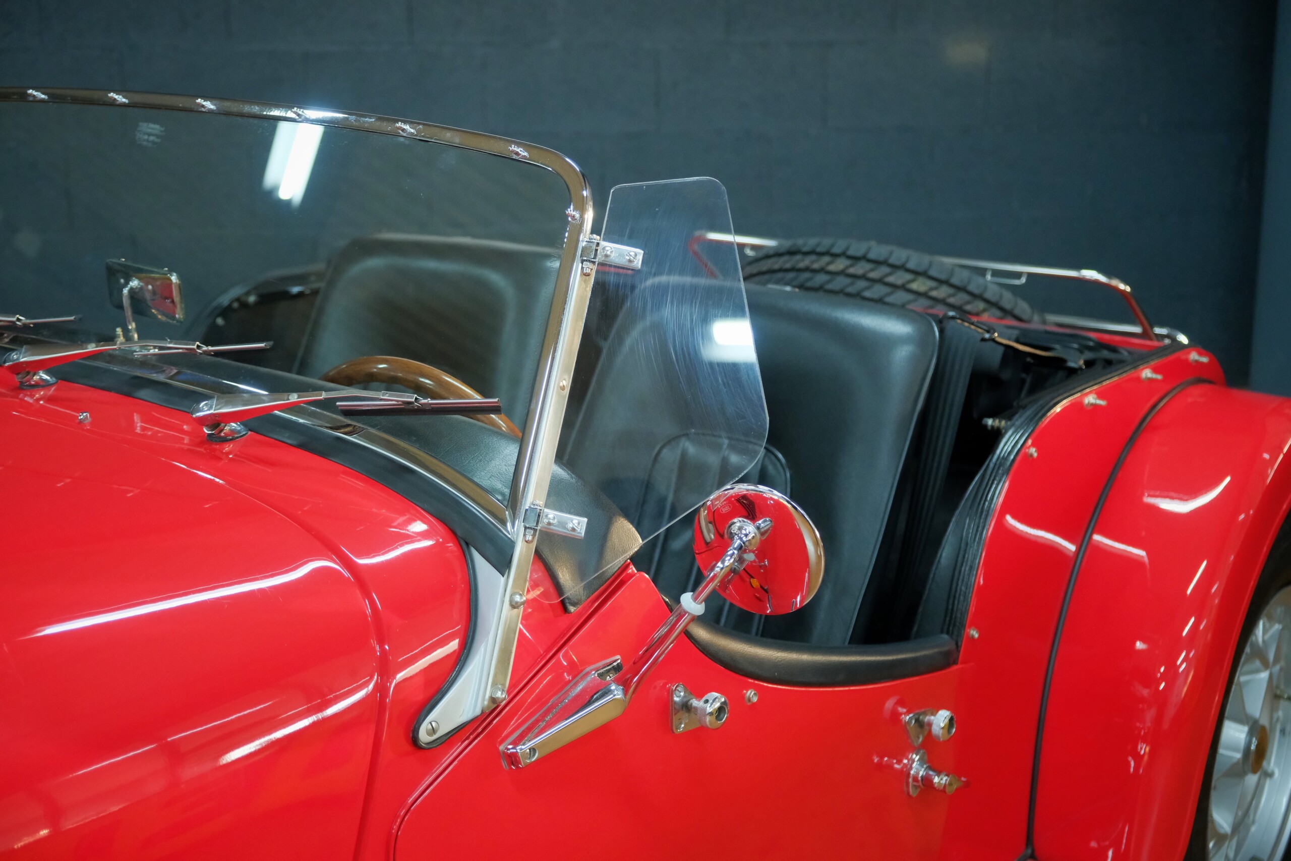 MORGAN PLUS 8 SPORT RED | CAPOTS VINTAGE 21