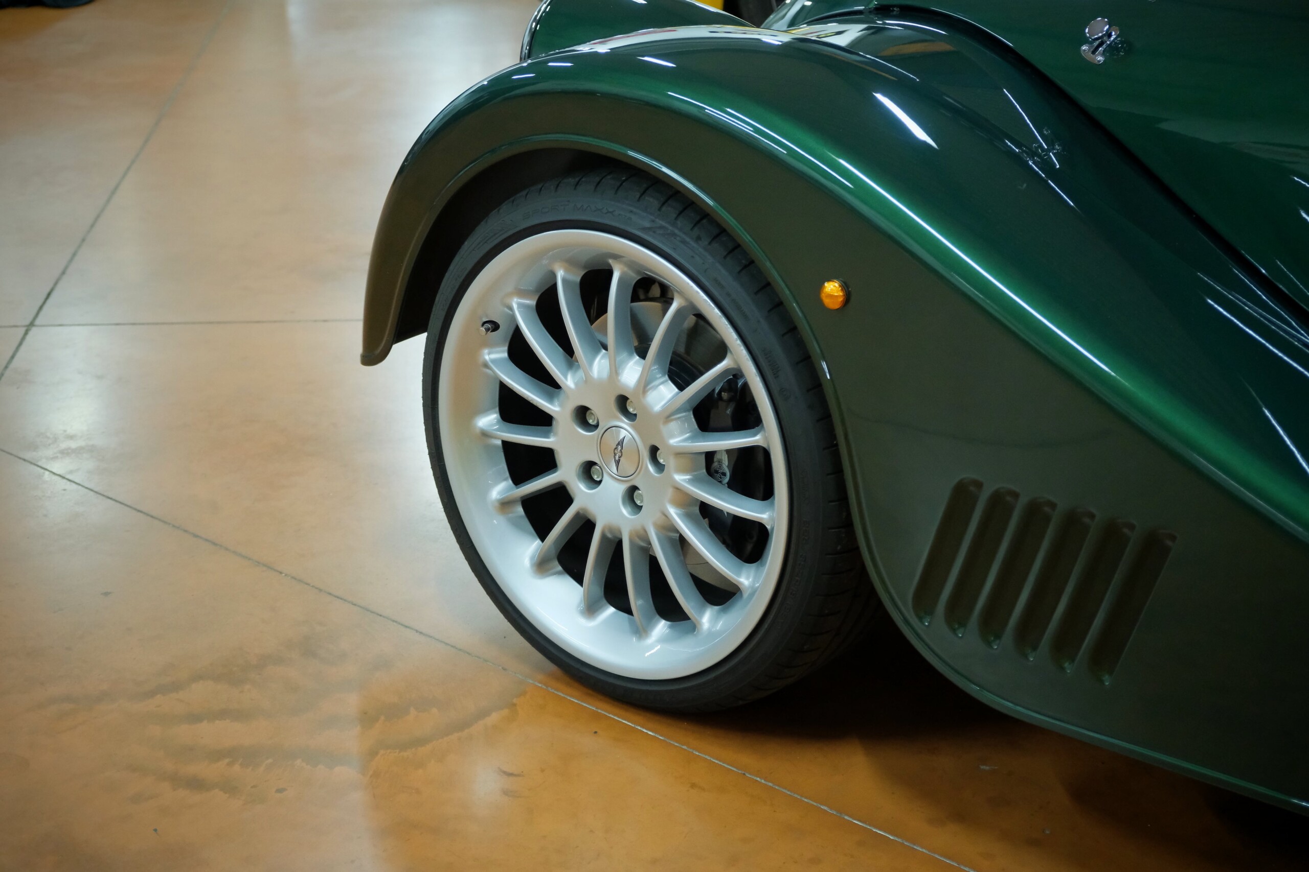 MORGAN PLUS SIX EMERALD | CAPOTS VINTAGE 9