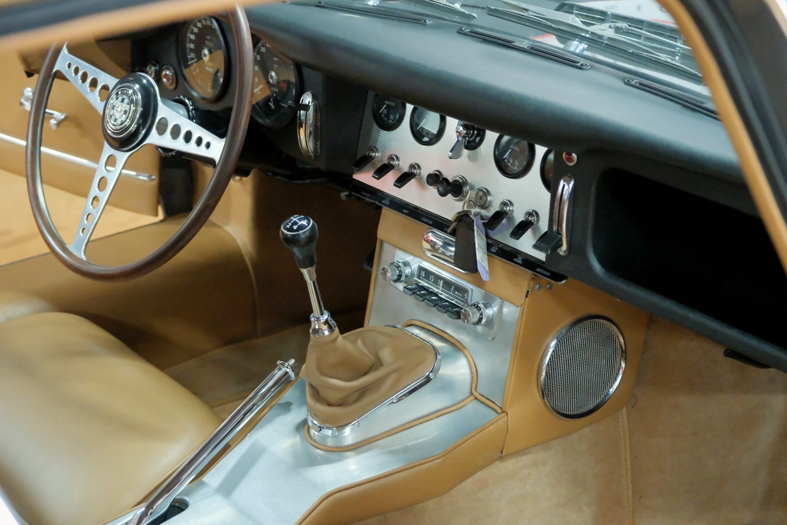 JAGUAR TYPE E SÉRIE 1 3.8L COUPÉ | CAPOTS VINTAGE 17
