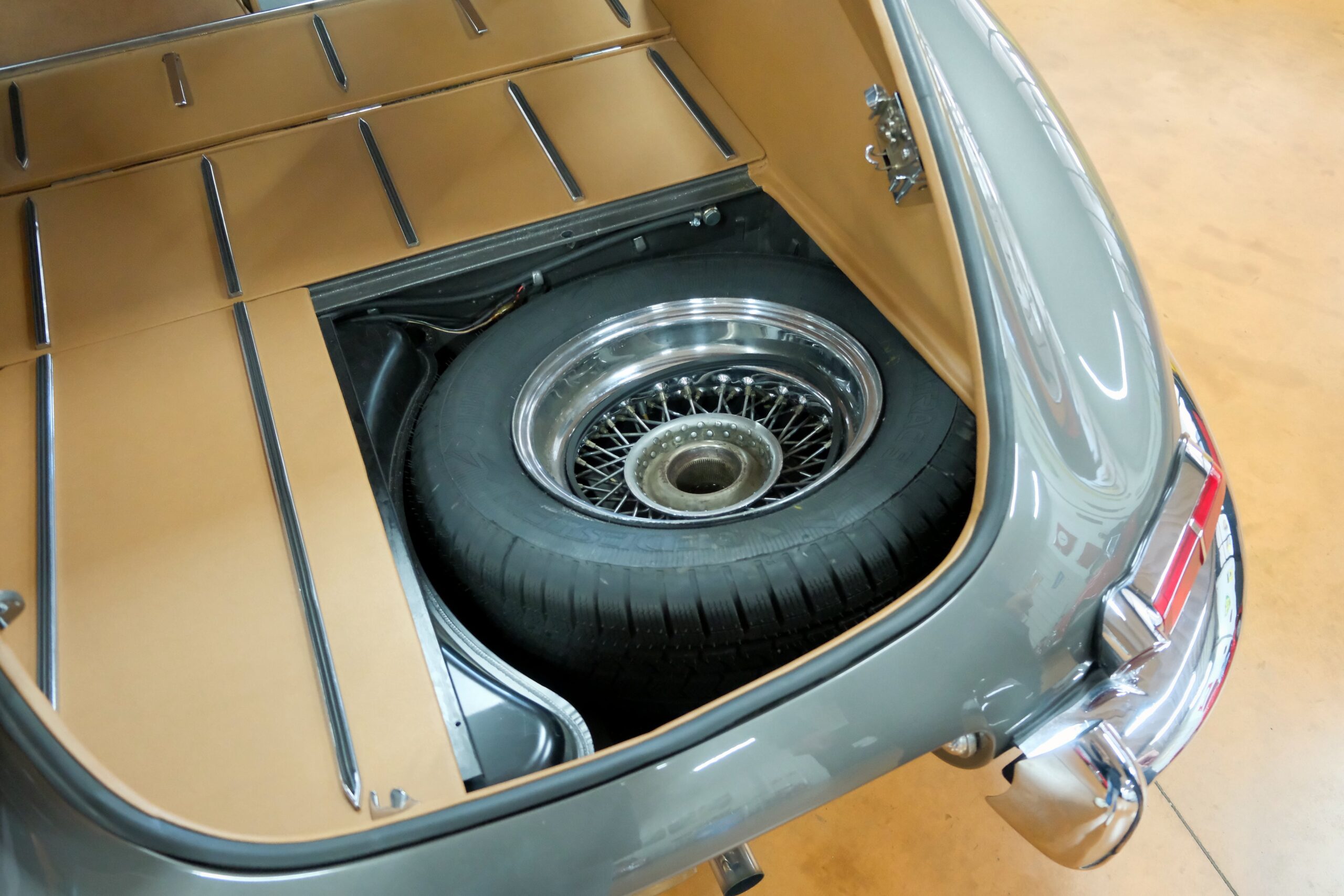 JAGUAR TYPE E SÉRIE 1 3.8L COUPÉ | CAPOTS VINTAGE 20