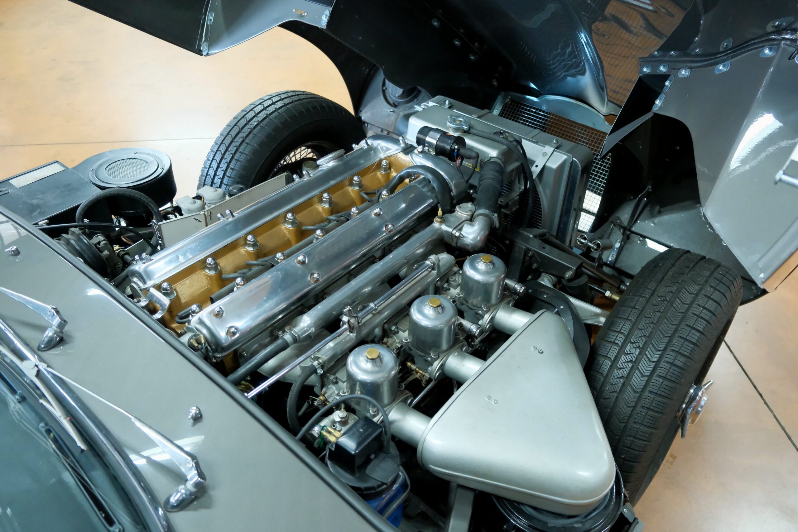 JAGUAR TYPE E SÉRIE 1 3.8L COUPÉ | CAPOTS VINTAGE 44